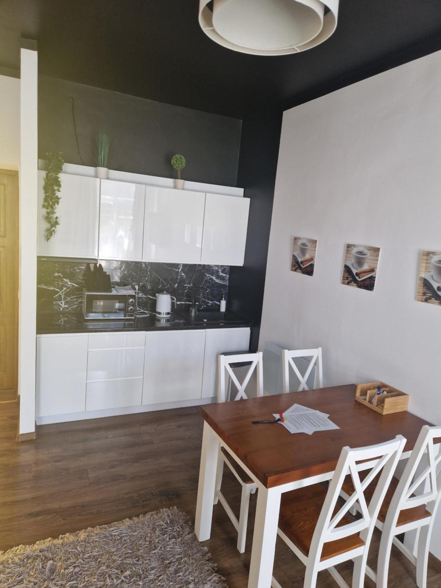 Apartament Azyl Apartment Пшемишъл Екстериор снимка